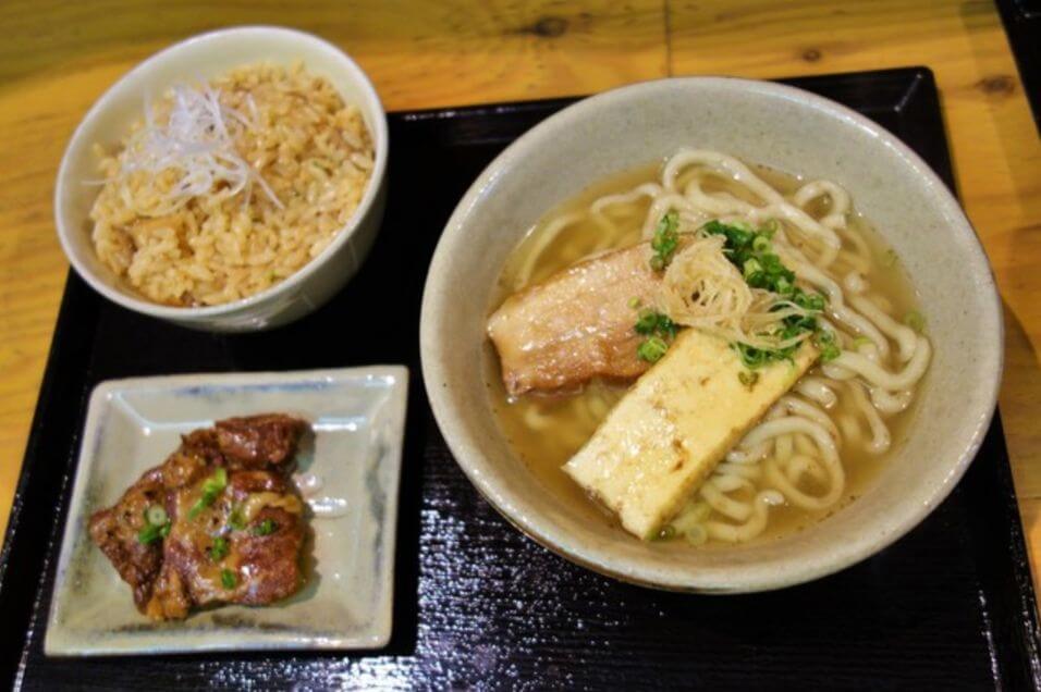 沖繩麵必吃推薦-金月そば 読谷店