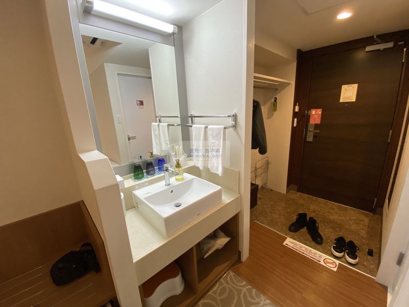 Vessel Hotel Campana Okinawa-洗手台、玄關